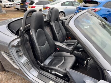 Porsche Boxster 2.7 987 2dr 17