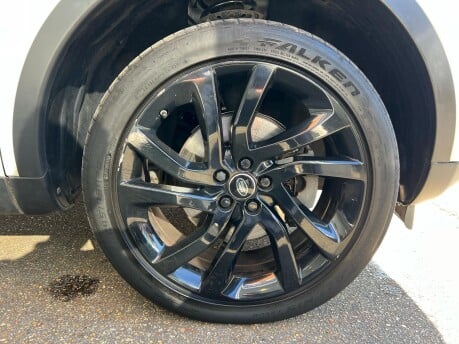 Land Rover Discovery Sport TD4 HSE BLACK 12