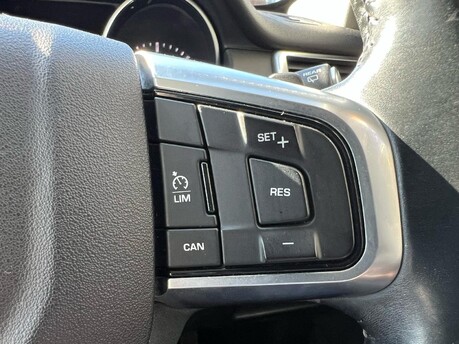 Land Rover Discovery Sport TD4 HSE BLACK 31