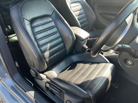 Volkswagen Scirocco 2.0 TDI GT Euro 5 3dr (Leather, Nav) 17
