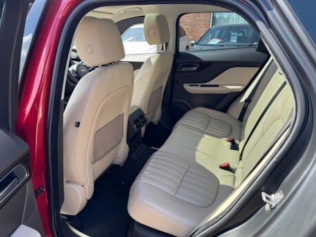 Jaguar F-Pace 2.0 D240 Portfolio Auto AWD Euro 6 (s/s) 5dr 17