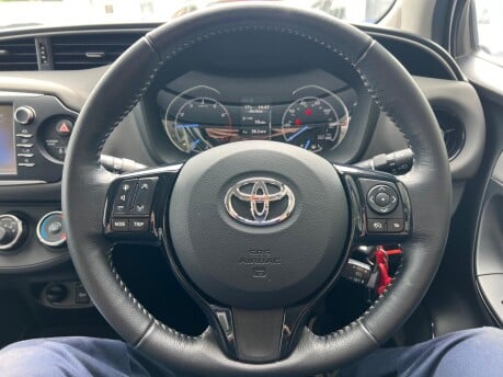 Toyota Yaris 1.0 VVT-i Icon Euro 6 5dr 27