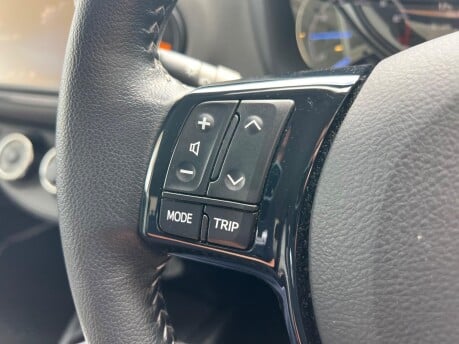 Toyota Yaris 1.0 VVT-i Icon Euro 6 5dr 28