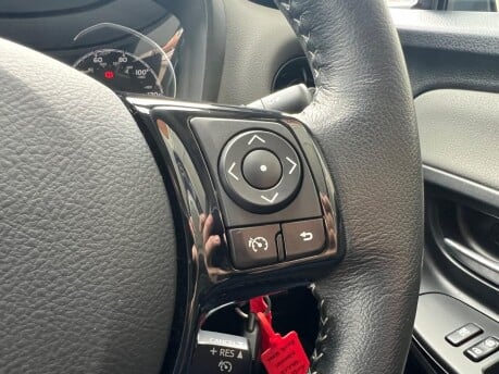 Toyota Yaris 1.0 VVT-i Icon Euro 6 5dr 29
