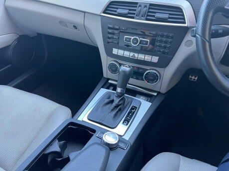 Mercedes-Benz C Class C220 CDI BLUEEFFICIENCY SPORT 19