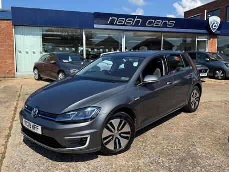 Volkswagen Golf 35.8kWh e-Golf Auto 5dr 1