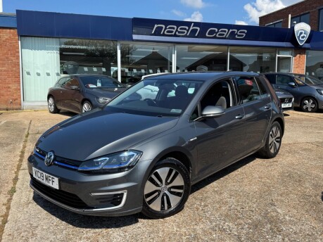 Volkswagen Golf 35.8kWh e-Golf Auto 5dr 1