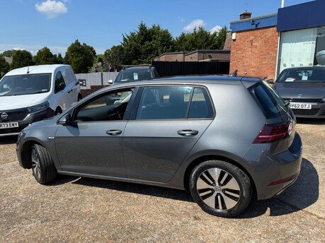 Volkswagen Golf 35.8kWh e-Golf Auto 5dr 4