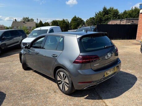 Volkswagen Golf 35.8kWh e-Golf Auto 5dr 5
