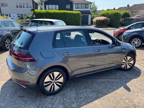 Volkswagen Golf 35.8kWh e-Golf Auto 5dr 9