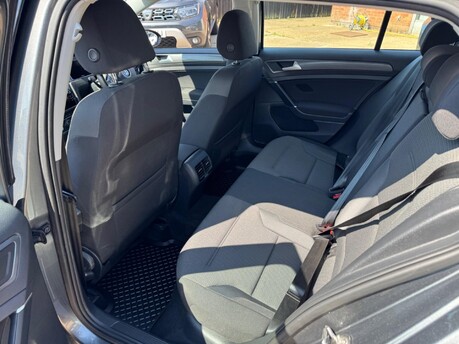 Volkswagen Golf 35.8kWh e-Golf Auto 5dr 16