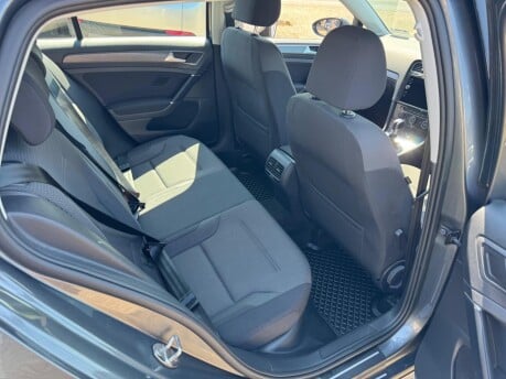 Volkswagen Golf 35.8kWh e-Golf Auto 5dr 19