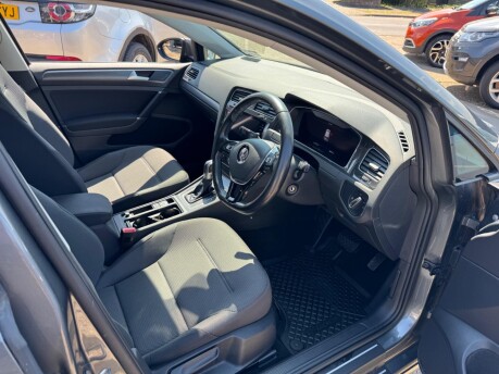 Volkswagen Golf 35.8kWh e-Golf Auto 5dr 21