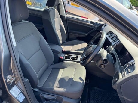 Volkswagen Golf 35.8kWh e-Golf Auto 5dr 22