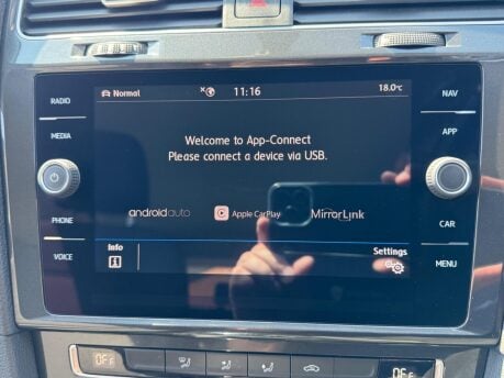 Volkswagen Golf 35.8kWh e-Golf Auto 5dr 32
