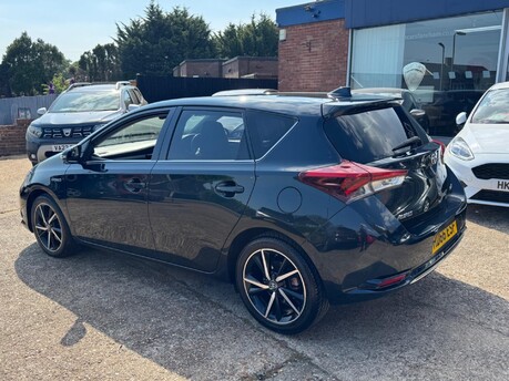 Toyota Auris 1.8 VVT-h Design CVT Euro 6 (s/s) 5dr (Safety Sense) 3
