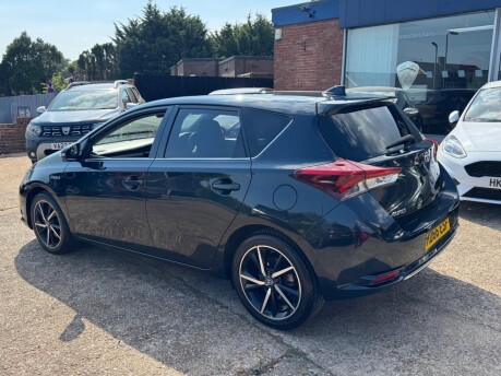 Toyota Auris 1.8 VVT-h Design CVT Euro 6 (s/s) 5dr (Safety Sense) 3