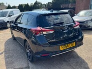 Toyota Auris 1.8 VVT-h Design CVT Euro 6 (s/s) 5dr (Safety Sense) 4