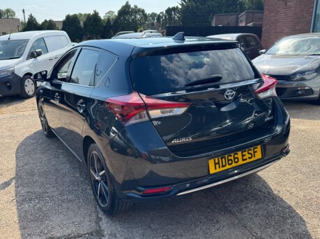 Toyota Auris 1.8 VVT-h Design CVT Euro 6 (s/s) 5dr (Safety Sense) 4