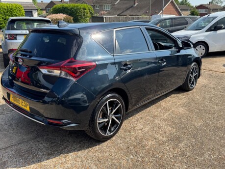 Toyota Auris 1.8 VVT-h Design CVT Euro 6 (s/s) 5dr (Safety Sense) 9