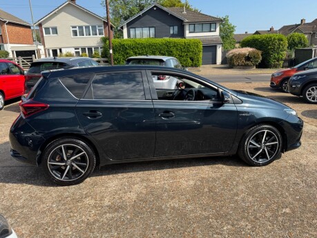 Toyota Auris 1.8 VVT-h Design CVT Euro 6 (s/s) 5dr (Safety Sense) 10