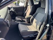 Toyota Auris 1.8 VVT-h Design CVT Euro 6 (s/s) 5dr (Safety Sense) 15