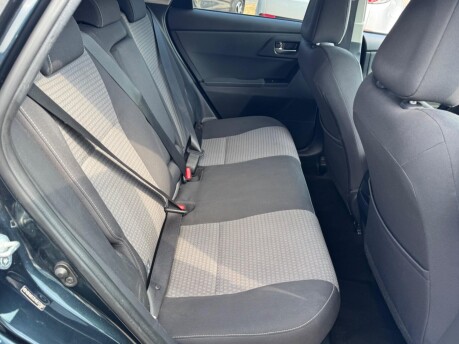 Toyota Auris 1.8 VVT-h Design CVT Euro 6 (s/s) 5dr (Safety Sense) 20