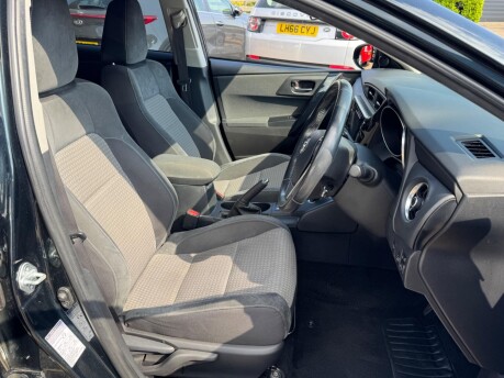 Toyota Auris 1.8 VVT-h Design CVT Euro 6 (s/s) 5dr (Safety Sense) 22