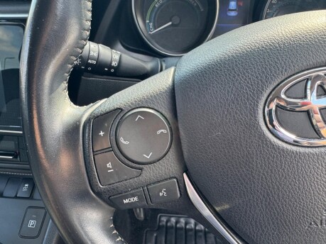 Toyota Auris 1.8 VVT-h Design CVT Euro 6 (s/s) 5dr (Safety Sense) 26