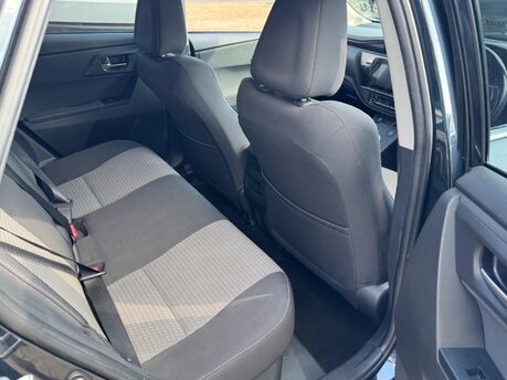 Toyota Auris 1.8 VVT-h Design CVT Euro 6 (s/s) 5dr (Safety Sense) 19