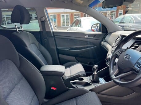 Hyundai TUCSON GDI SE NAV BLUE DRIVE 19