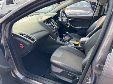 Ford Focus 1.6T EcoBoost Titanium X Euro 5 (s/s) 5dr 15