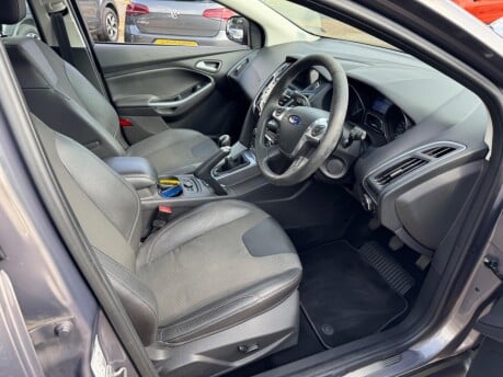 Ford Focus 1.6T EcoBoost Titanium X Euro 5 (s/s) 5dr 22