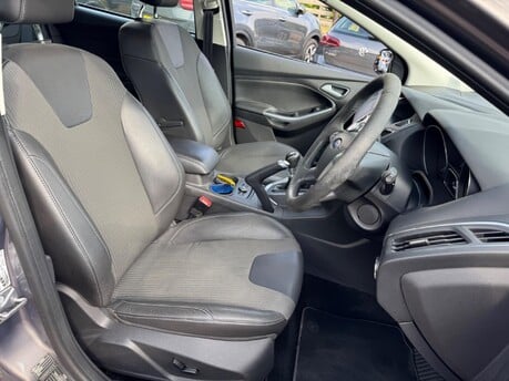 Ford Focus 1.6T EcoBoost Titanium X Euro 5 (s/s) 5dr 23