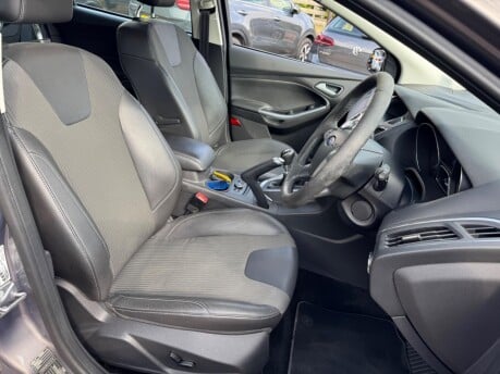 Ford Focus 1.6T EcoBoost Titanium X Euro 5 (s/s) 5dr 23