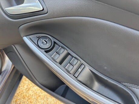 Ford Focus 1.6T EcoBoost Titanium X Euro 5 (s/s) 5dr 24