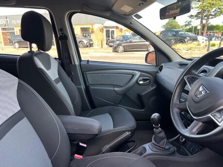 Dacia Duster 1.2 TCe Laureate 4WD Euro 6 (s/s) 5dr 20