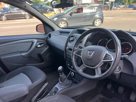 Dacia Duster 1.2 TCe Laureate 4WD Euro 6 (s/s) 5dr 21