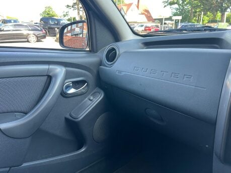 Dacia Duster 1.2 TCe Laureate 4WD Euro 6 (s/s) 5dr 28