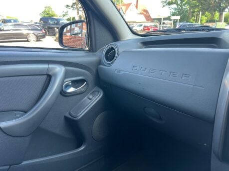 Dacia Duster 1.2 TCe Laureate 4WD Euro 6 (s/s) 5dr 28