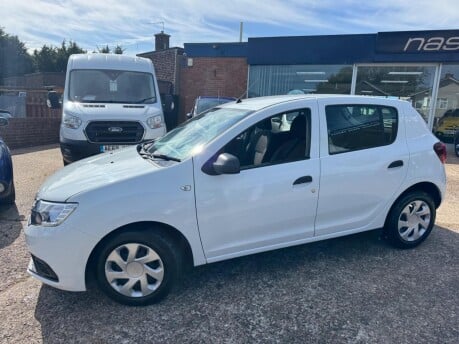 Dacia Sandero 1.0 SCe Essential Euro 6 5dr 3