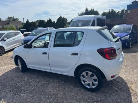 Dacia Sandero 1.0 SCe Essential Euro 6 5dr 4