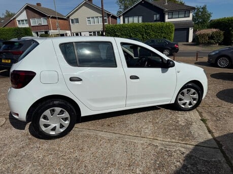 Dacia Sandero 1.0 SCe Essential Euro 6 5dr 11