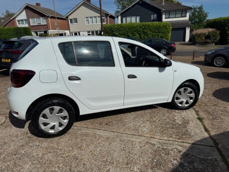 Dacia Sandero 1.0 SCe Essential Euro 6 5dr 11