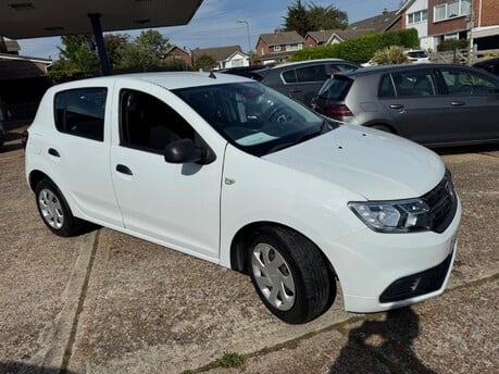 Dacia Sandero 1.0 SCe Essential Euro 6 5dr 12