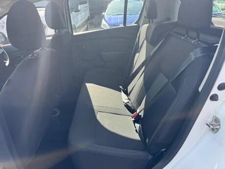 Dacia Sandero 1.0 SCe Essential Euro 6 5dr 17