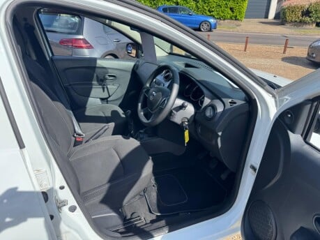 Dacia Sandero 1.0 SCe Essential Euro 6 5dr 21