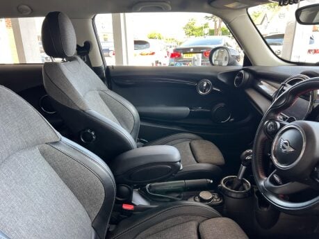 Mini Hatch 2.0 Cooper S Auto Euro 6 (s/s) 3dr 16