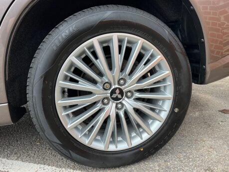 Mitsubishi Outlander 2.4h TwinMotor 13.8kWh Dynamic Safety SUV 5dr Petrol Plug-in Hybrid CVT 4WD 3