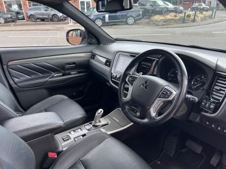 Mitsubishi Outlander 2.4h TwinMotor 13.8kWh Dynamic Safety SUV 5dr Petrol Plug-in Hybrid CVT 4WD 4